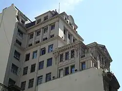 Detalle del remate del edificio