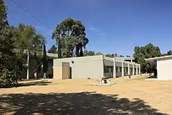 Edificios de informática y patio central.