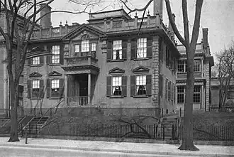 La casa en 1918, tras una ampliación