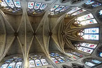 Pilar en forma de palmera