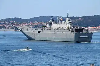 Vista de babor del barco.