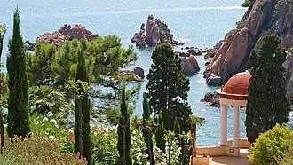 El mar desde el jardín