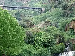 Puente de cascades d'el Ourit en Tlemcen (Argelia).