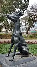 Monumento a las mascotas en el Campo de Marte.
