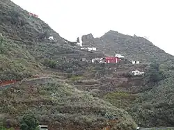 El Roque Milano, visto desde la carretera del Batán.