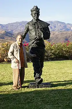 Estatua del mimo mexicano Cantinflas realizada por el escultor Humberto Peraza
