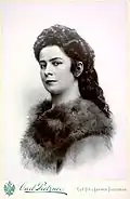 Fotografía de la emperatriz Sissí de Ludwig Angerer de años atrás (Retocada por Pietzner en 1898 intentando darle el aspecto que tenía entonces)