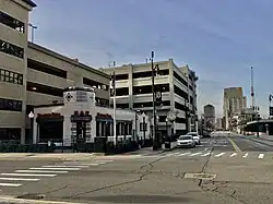 Vista de de E Adams Av desde Brush St.