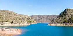 Paso del embalse hacia el norte.