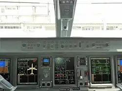 EICAS de un Embraer E-Jet