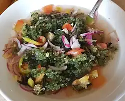 Kinilaw na gusô (con caviar verde)