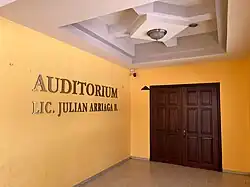 Entrada Auditorio 2 Lic. Julián Arriaga Campus San Pedro Sula