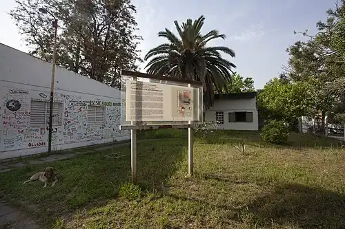 Cartel en la entrada