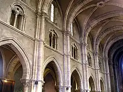 La nave y su planta intermedia.