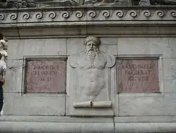 El pedetal con la firma de Bandinelli.