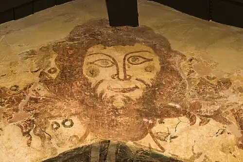 La pintura más antigua se sitúa en el arco de triunfo