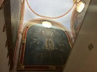 Vista frontal a la escalera regia