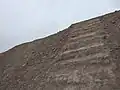 Escaleras que unen las plataformas de la Huaca San Marcos.