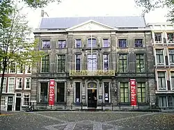 Palacio Lange Voorhout (1760), obra de Pieter de Swart, ahora sede del museo Escher in Het Paleis