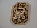Escudo Fuster en el tercer cuartel de un blasón en una casa de la villa de Alcúdia, junto a los escudos de Puigdorfila, Dezcallar y Togores
