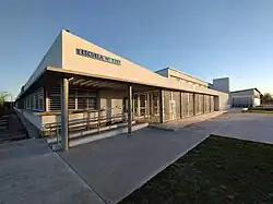 Vista de la entrada a la escuela 1397 René Favaloro