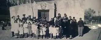 La vieja escuela Nº 77 de Las Plumas en la década del '30.