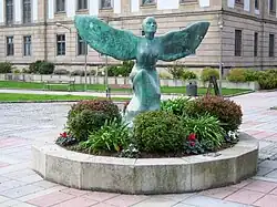 Escultura a la Libertad en la plaza de la Libertad