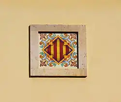 Escudo en el antiguo Mercado de Abastos de Valencia.