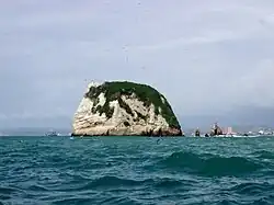 Peñón de Súa en el Océano Pacífico