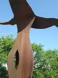 Monumento al árbol (1998). Detalle del tronco con su abertura.