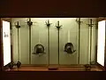Espadas roperas de acero toledano. También se encuentra en la vitrina en clásico morrión. Museo de Artes y Costumbres Populares, Sevilla.