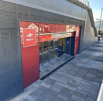 Estación San Francisco del Metro de Quito, acceso y salida avenida 24 de Mayo