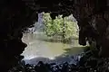 Cueva artificial del estanque frente al Palacio de Cristal del Retiro, Madrid.