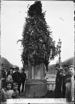 La estatua en su anterior emplazamiento del Salón de San Juan.