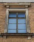 Una ventana con vidrio grabado en el histórico hospital regional de Zwickau