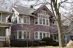 Edificio de apartamentos FE Cottrell en el Distrito del Old West End en Toledo, Ohio, construido entre 1914 y 1915.