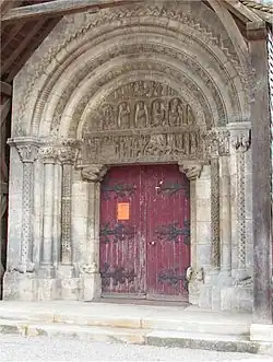 Portal de la iglesia de Pompierre