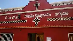 Fachada de la casa de los Diablos Danzantes de Yare