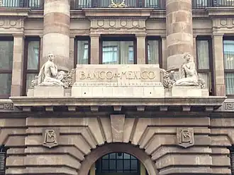 Detalle de la fachada del Banco de México