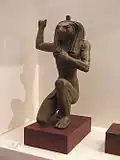 Almas de Pe y Nejen, seguidores de Horus, representando una danza ritual. Periodo egipcio tardío (después del 600 a. C.)