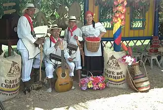 Familia típica paisa