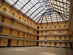 Vista interior del Familistère de Guise (1859-1880), de Charles Fourier. Véase también falansterio.