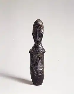 Figura femenina; siglo II a.C.-siglo I d.C.; marfil (morsa); altura: 18,4 cm; Museo Metropolitano de Arte