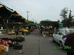 Feria en la comuna de La Florida, Santiago, instalándose durante la madrugada
