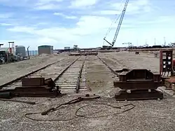 Restos ferroviarios en el puerto Antonio Morán.