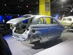 Carrocería monocasco (o autoportante) de un Fiat 500