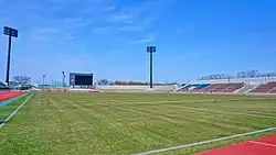 En 2019 se instalaron cuatro torres de iluminación Panasonic de 45 bombillas LED de 40,75 metros de altura que cumplen con los requisitos de licencia J2[4]​