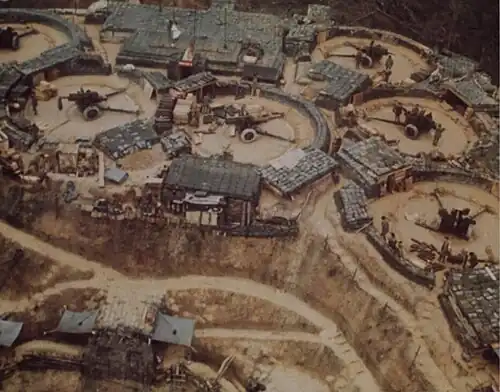 Alveolos de artillería en la FSB Sarge (1970).