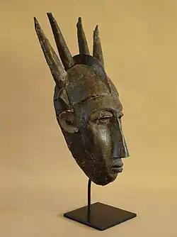 Fondazione Passaré - 094 b - Mali - Maschera etnia Bambara Marka.jpg