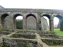 Puente de acceso a la Puerta de Armas.
